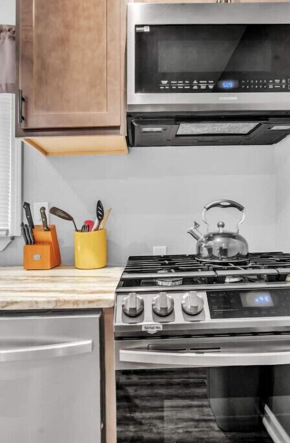 Fridge, microwave, oven, stovetop