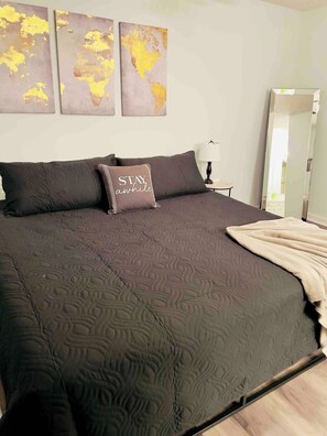 3 chambres, bureau, Wi-Fi gratuit, draps fournis