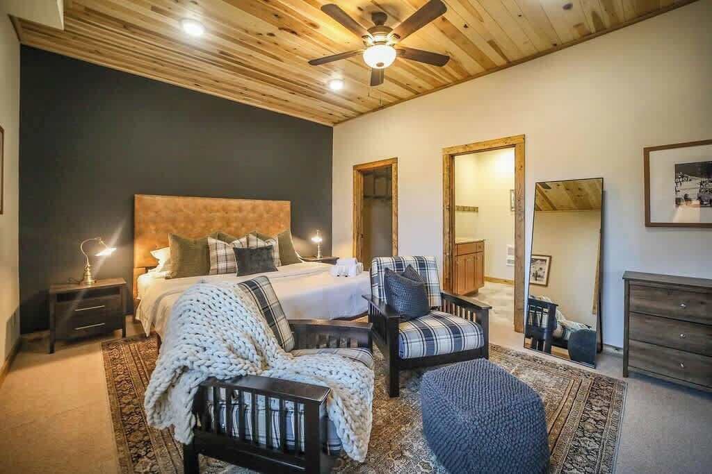 6 bedrooms, iron/ironing board, travel crib, WiFi