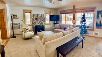 Smart TV, fireplace, computer monitors