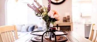 Hollow Hideaway is just the place if you looking to get away and relax.  