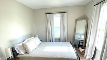 5 bedrooms, iron/ironing board, free WiFi, bed sheets