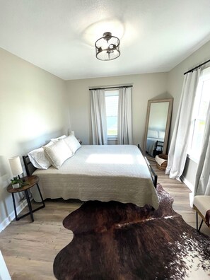 5 bedrooms, iron/ironing board, free WiFi, bed sheets