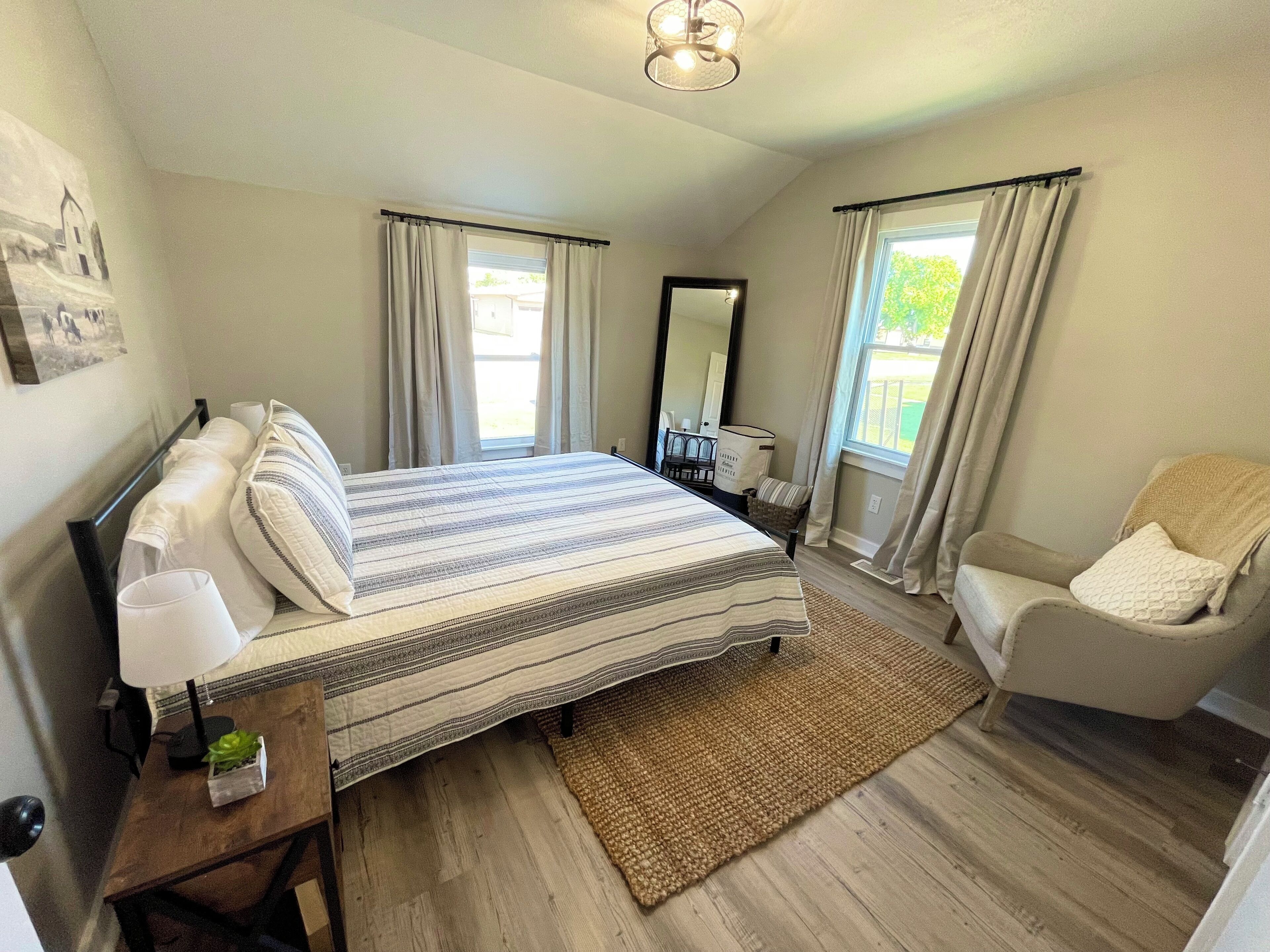 5 bedrooms, iron/ironing board, free WiFi, bed sheets