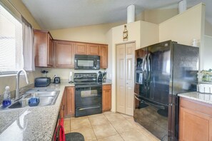 Refrigerador, microondas, parrilla de estufa y lavavajillas 
