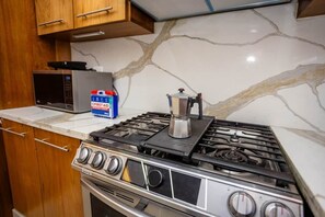 Stovetop, dishwasher, toaster, dining tables - Stylish Luxury • Balcony • Fast WiFi• Parking (Santiago De Los Caballeros)