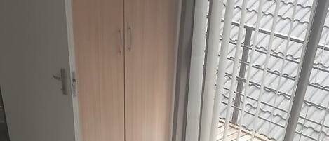 1 slaapkamer, een strijkplank/strijkijzer, wifi, beddengoed