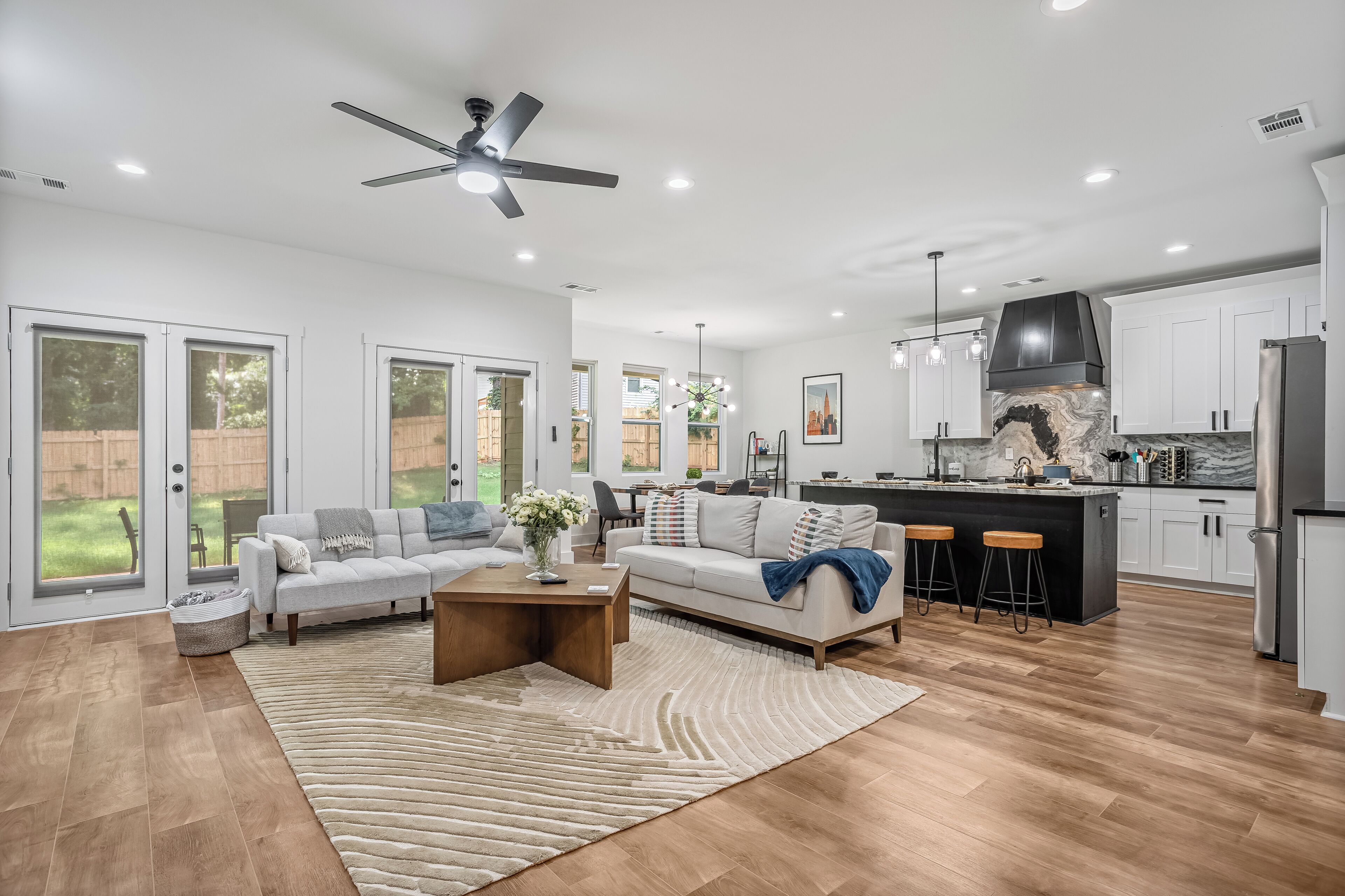Opuluxe Spacious 4 BR Near Cascade Springs