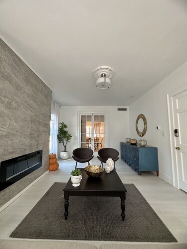 Perfect for family/corporate, Strategic location, 2mi Yale, 2.8 mi Airport, 