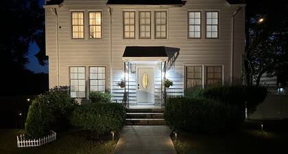 Perfect for family/corporate, Strategic location, 2mi Yale, 2.8 mi Airport,