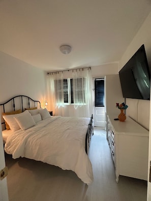 2 habitaciones, tabla de planchar con plancha, wifi y ropa de cama
