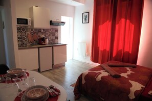 1 chambre, fer et planche à repasser, Wi-Fi, draps fournis