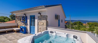 Holiday house KUNTENTA with private pool and jacuzzi