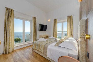 5 bedrooms, desk, iron/ironing board, free WiFi
