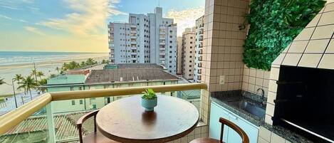 Apartment | Tempat makan luar