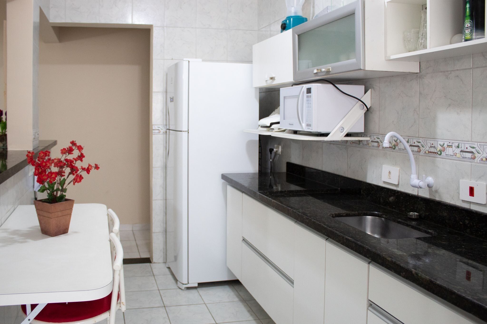 Family Apartment | Private kitchen | Fridge, microwave, blender, cookware/dishes/utensils