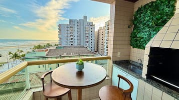 Apartment | Outdoor dining