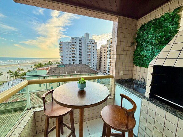 Apartment | Outdoor dining