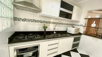 Apartamento | Cozinha privada | Geladeira, micro-ondas, liquidificador
