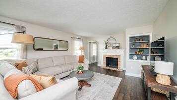 Smart TV, books, stereo