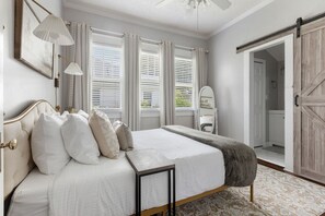 3 bedrooms, desk, iron/ironing board, travel cot