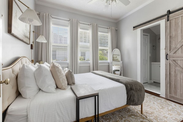 3 bedrooms, desk, iron/ironing board, travel cot