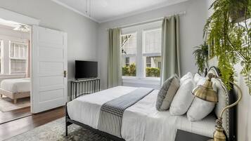 3 bedrooms, desk, iron/ironing board, travel crib