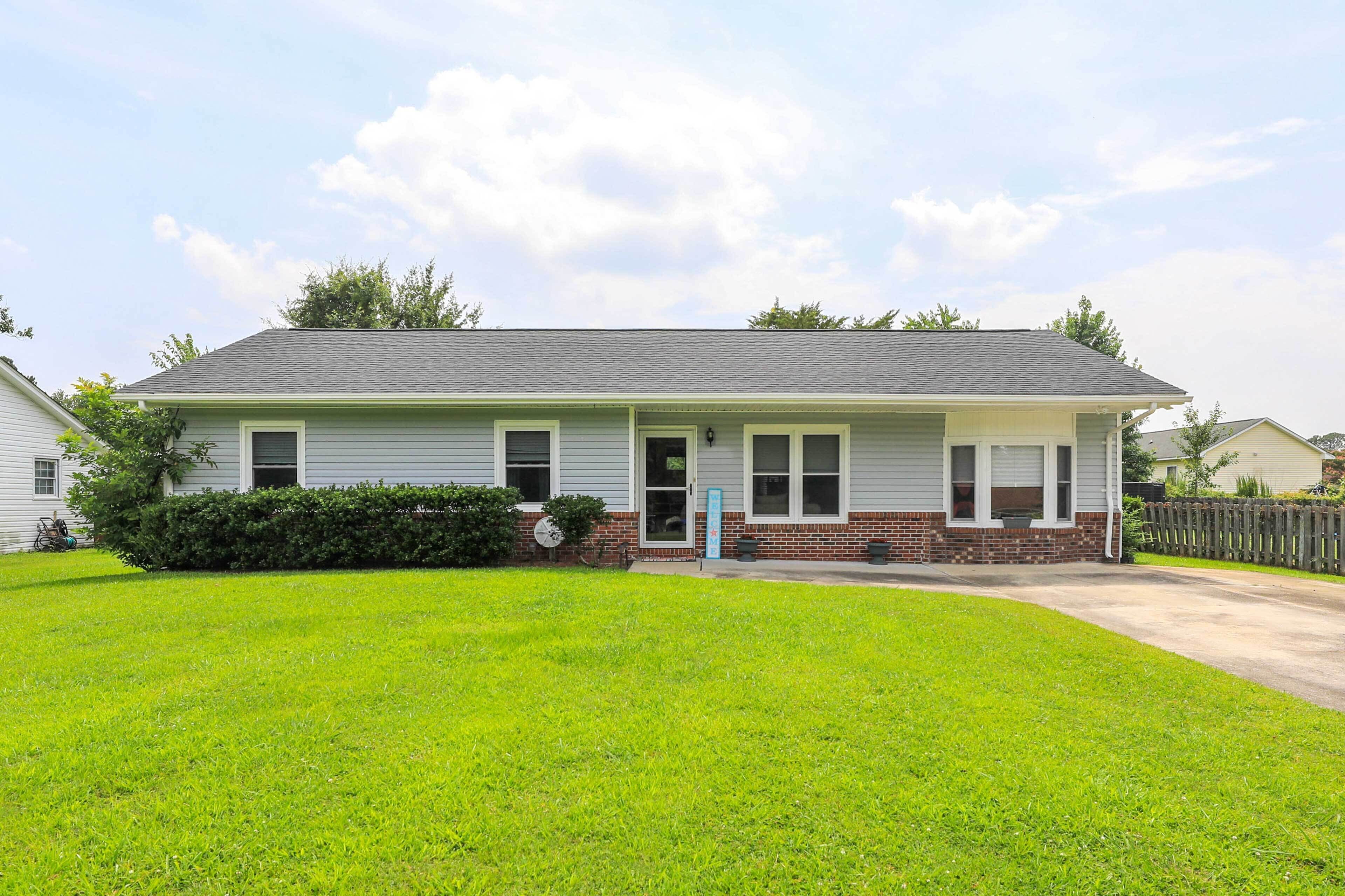 Quaint Jacksonville Getaway Near Camp Lejeune!