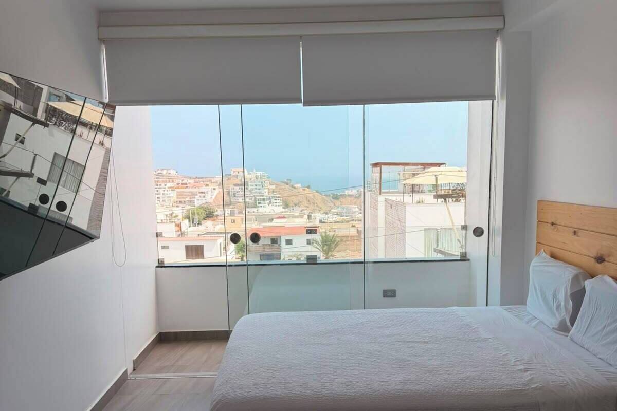 Suite superior, vista a la ciudad | Escritorio, espacio para trabajar con laptop y wifi gratis 