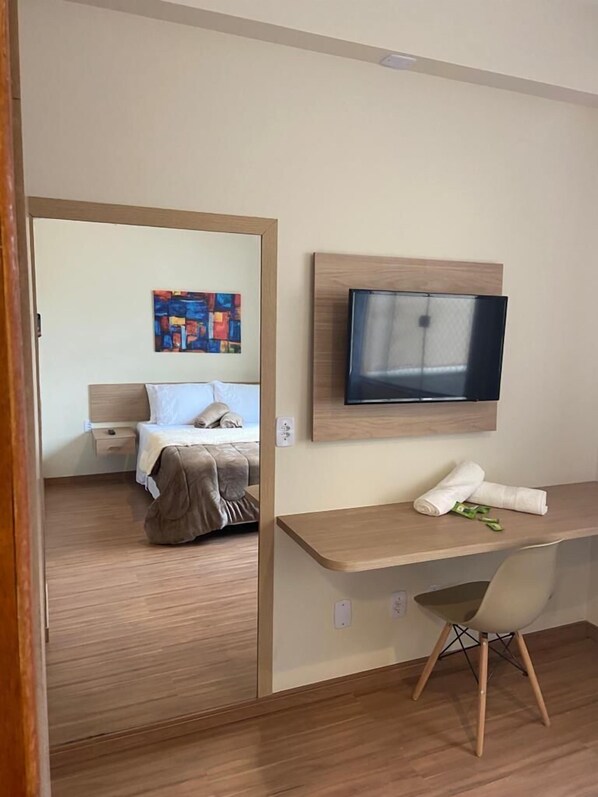 Executive Suite | Hypo-allergenic bedding, individually furnished, desk, laptop workspace - POUSADA HD (Nova Friburgo)