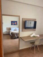 Suite Exécutive | Literie hypoallergénique, ameublement personnalisé, bureau