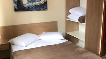 Suíte executiva | Roupas de cama antialérgicas, individualmente mobiliados, escrivaninha