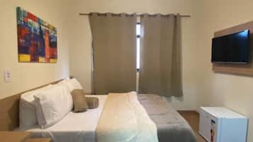 Suíte executiva | Roupas de cama antialérgicas, individualmente mobiliados, escrivaninha