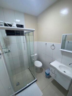 Executive Suite | Bathroom | Shower, designer toiletries, hair dryer, towels - POUSADA HD (Nova Friburgo)
