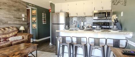 雪櫃、微波爐、焗爐、爐具