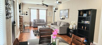 Beautiful! Beach Bungalow central to EVERYTHING!