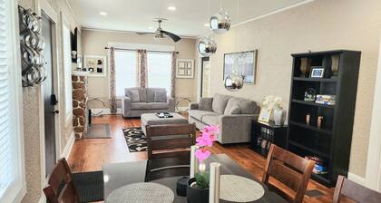 Beautiful! Beach Bungalow central to EVERYTHING!