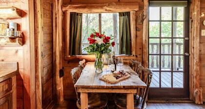 Romantic Treehouse @ Scenic Hill Retreat