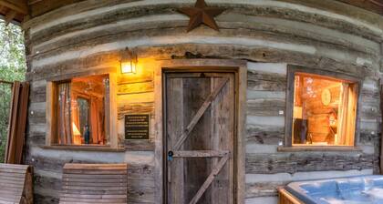 Homestead Cabin w/ Hot Tub @ Scenic Hill Retreat