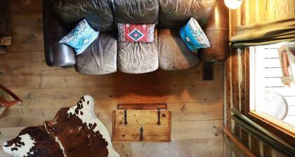 Romantic Log Cabin @ Scenic Hill Retreat