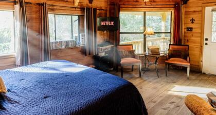 Meadow`s Edge w/ Hot Tub @ Scenic Oaks