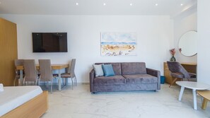 Apartamento premium, vista para o mar | Cofres nos quartos, individualmente decorados