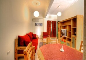 Minibar, Schreibtisch, kostenloses WLAN, Bettwäsche