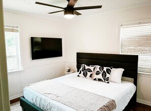 4 Schlafzimmer, Bügeleisen/Bügelbrett, Reisekinderbett, WLAN