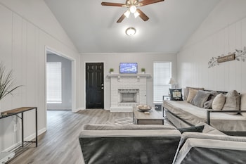 Tranquil Escape 3 Bedroom Home by RedAwning