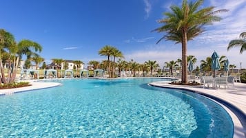 Vila, vários quartos | Piscina