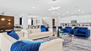 Vila, beberapa kamar | Area keluarga | Smart TV