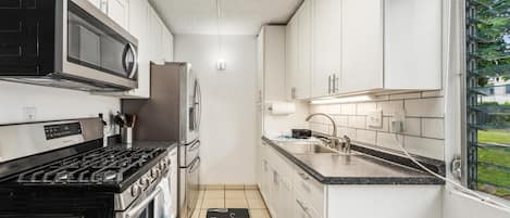 Condo, 1 Bedroom | Private kitchen