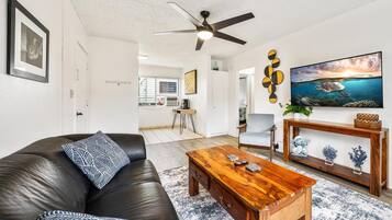 Condo, 1 Bedroom | Living area