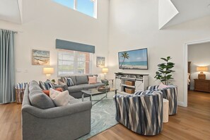 Smart-TV, Videospiele, Tischfußball, Tischtennisplatte